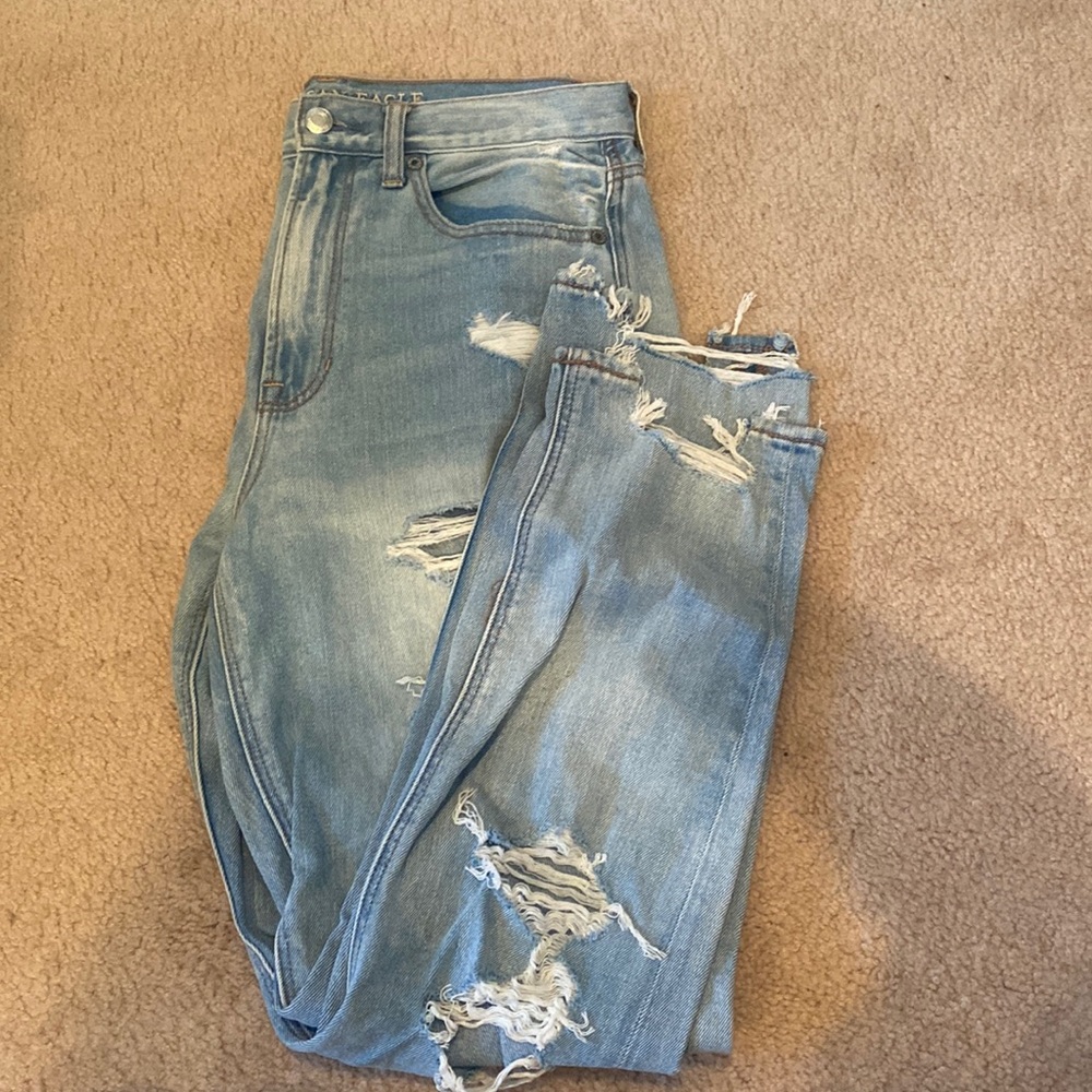 American Eagle MOM JEAN